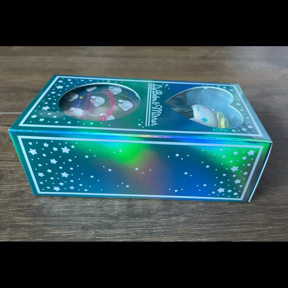 CINNAMOROLL-NWT Lip Balm & Mirror Set - Picture 3 of 8